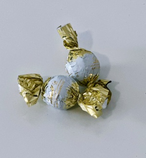 2x Lindt Marc de Champagne Truffle